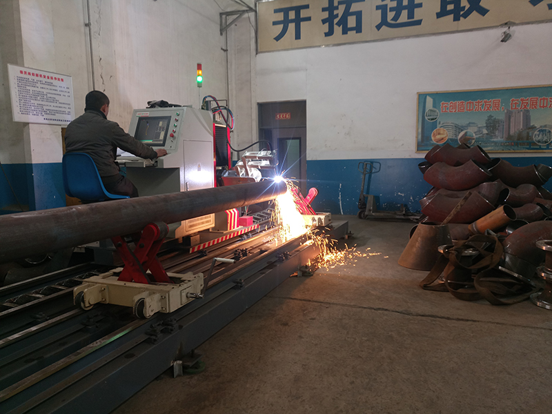 管道数控相贯线切割机(图1) 管道数控相贯线切割机(图1)