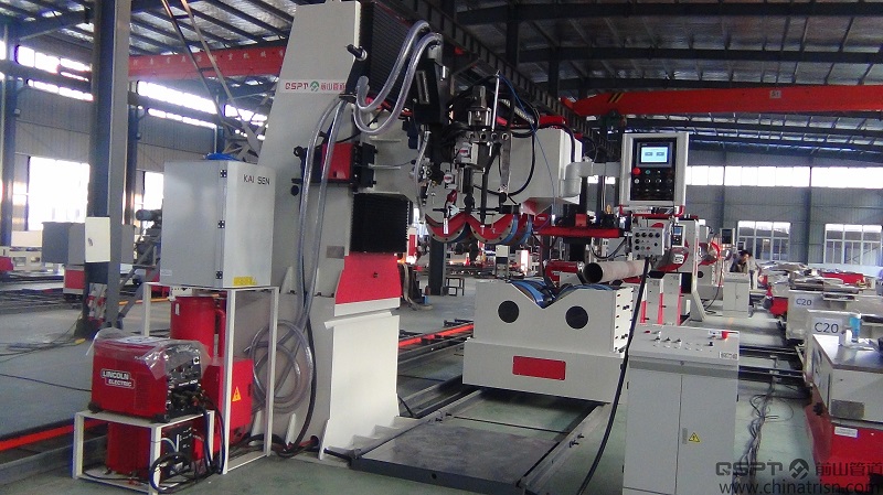 管道预制自动焊接中心(卡盘+滚轮)(图1)